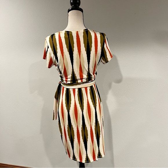 Banana Republic short sleeve midi wrap dress - Picture 7 of 11